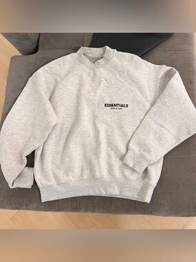 LIKE NEW Essentials Fear of God Men's Light Gray Crewneck Sweatshirt